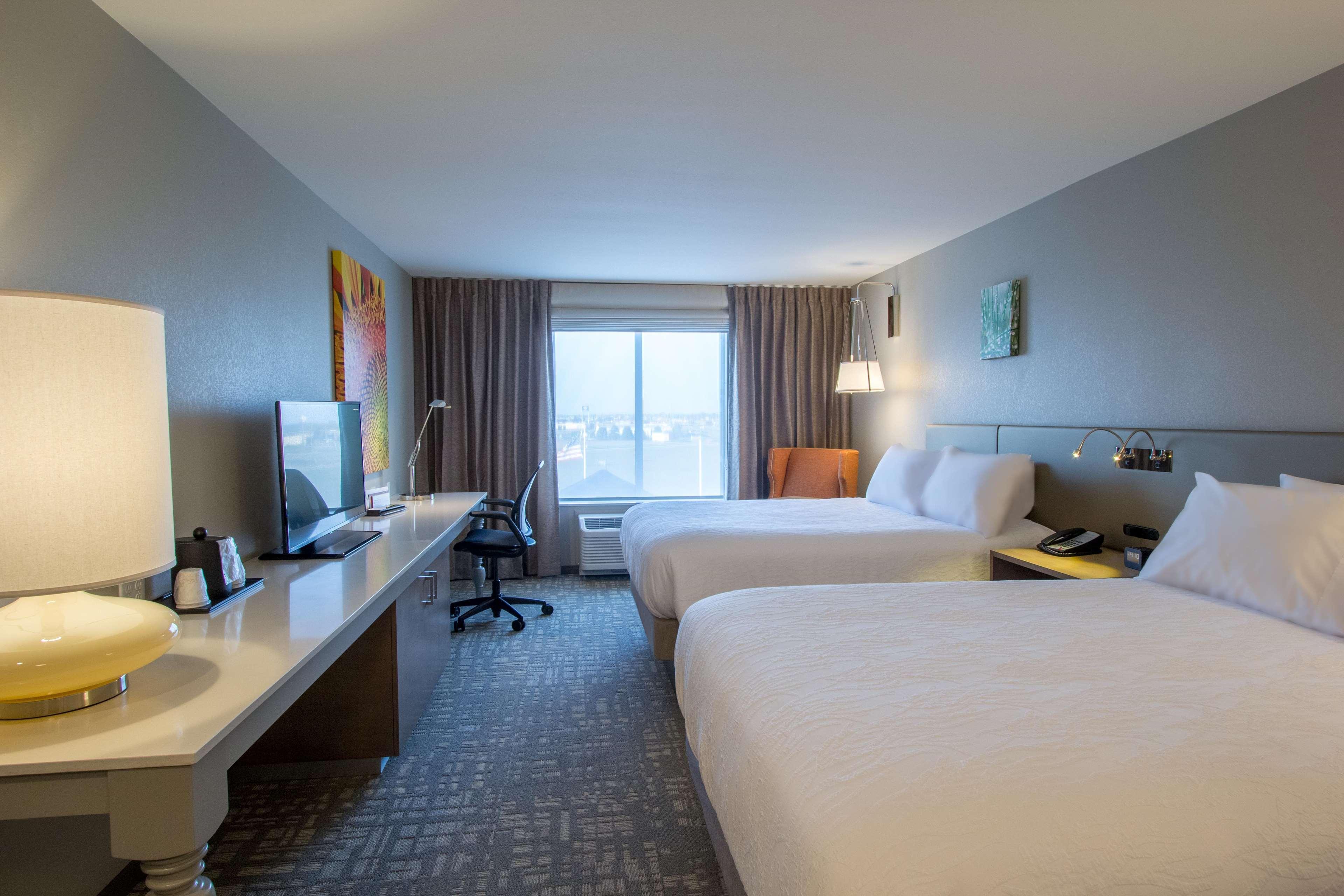 Hilton Garden Inn Salina Bagian luar foto