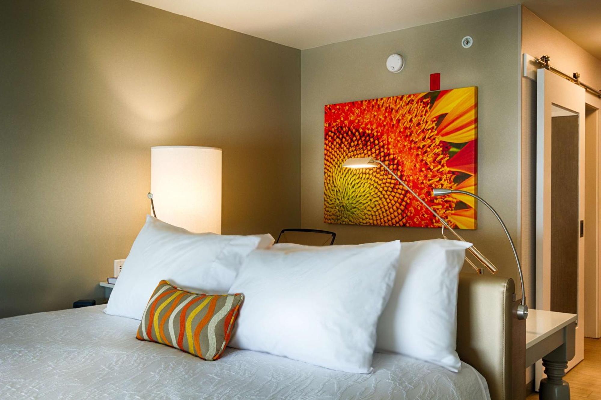 Hilton Garden Inn Salina Bagian luar foto